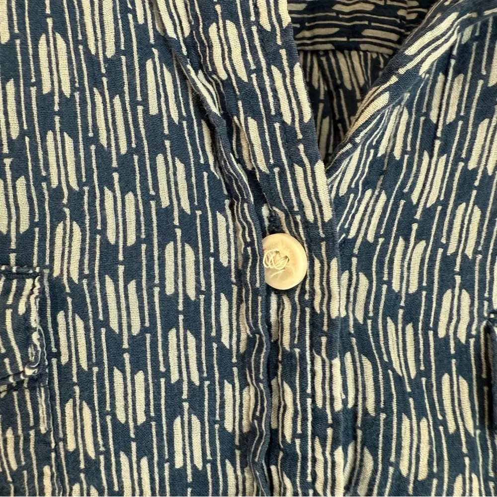 Eddie Bauer Women’s Lightweight Button Down Long sleeve Shirt Blue Size Medium - Picture 4 of 7